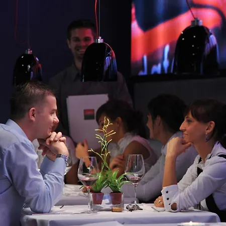 Silver & Gokart Center מלון שצ'צ'ין